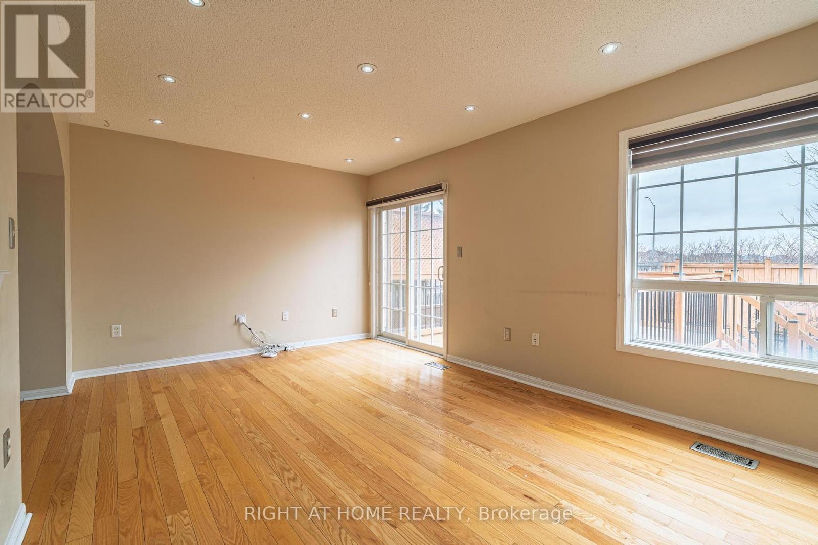 71 Herdwick Street, Brampton, Ontario  L6S 6L6 - Photo 8 - W12949890