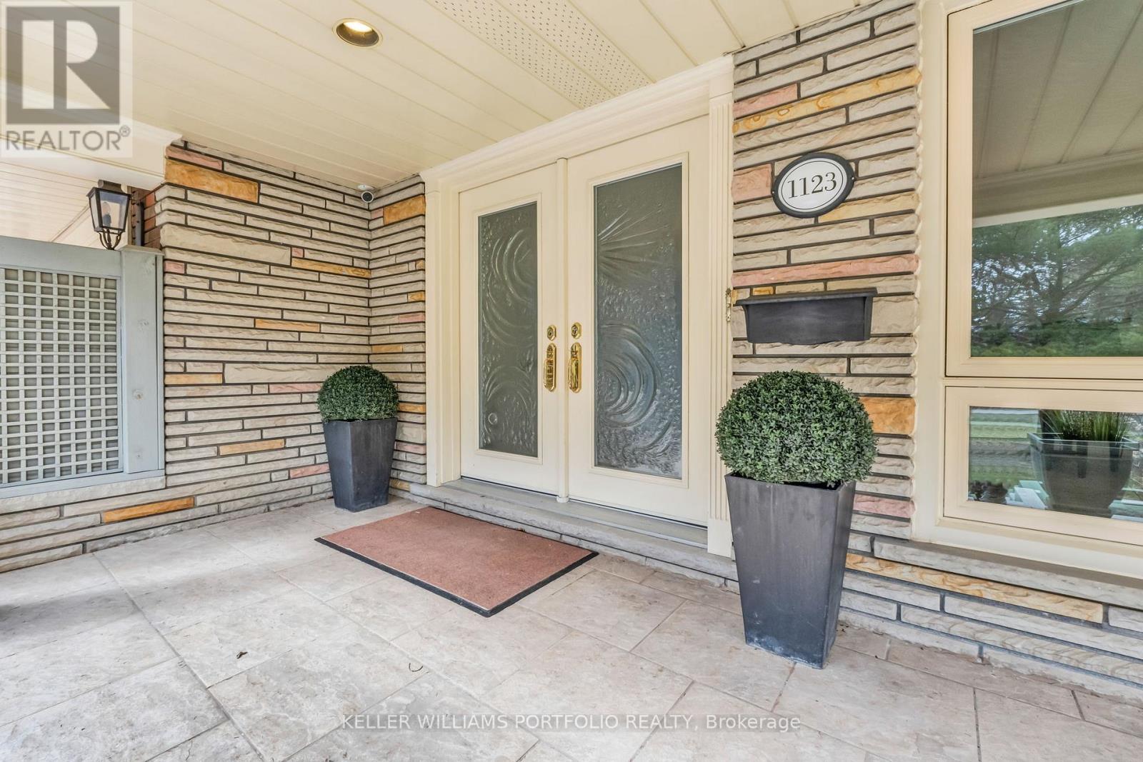 1123 Lakeshore Road E, Oakville, Ontario  L6J 1K9 - Photo 11 - W12949898