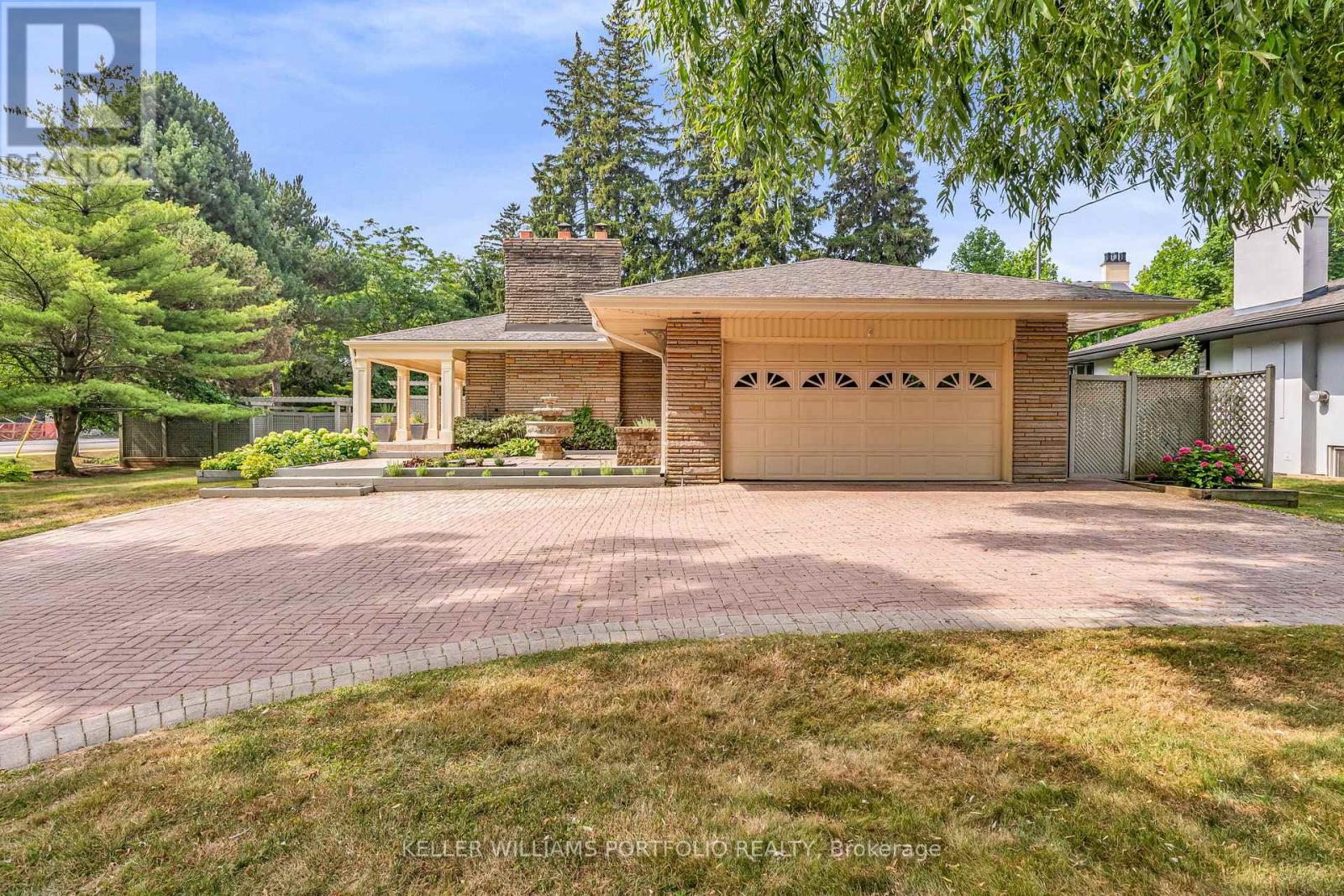 1123 Lakeshore Road E, Oakville, Ontario  L6J 1K9 - Photo 3 - W12949898