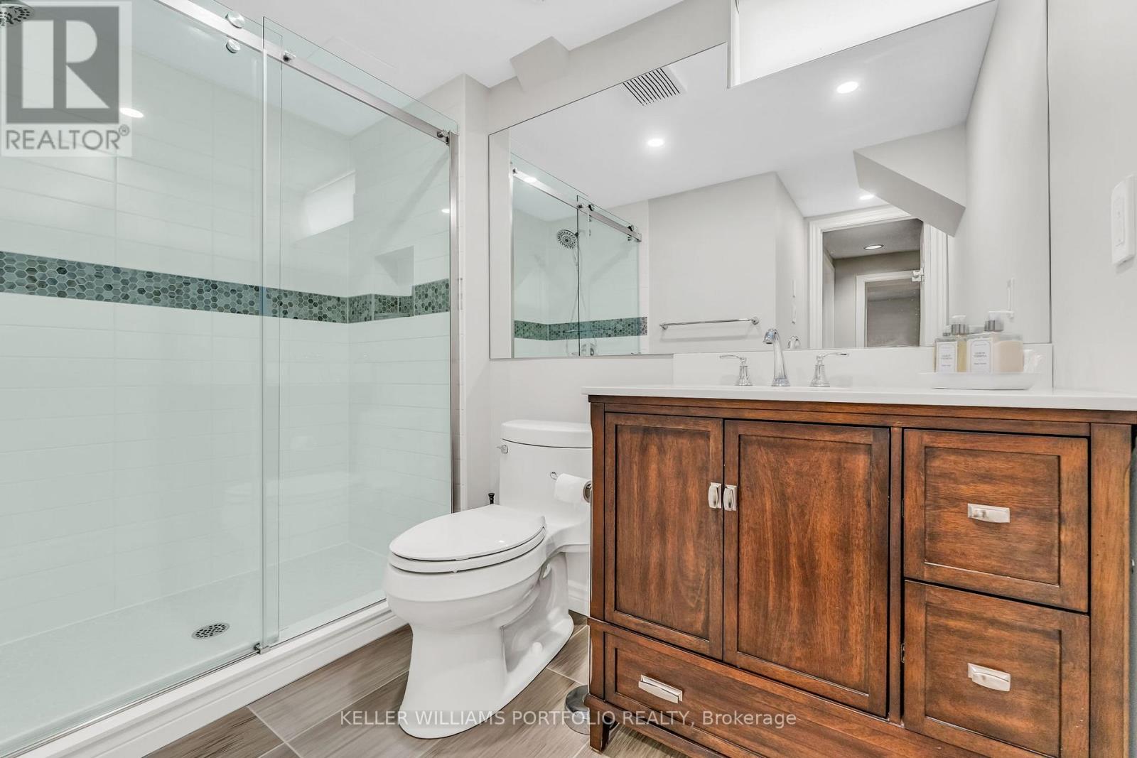 1123 Lakeshore Road E, Oakville, Ontario  L6J 1K9 - Photo 32 - W12949898