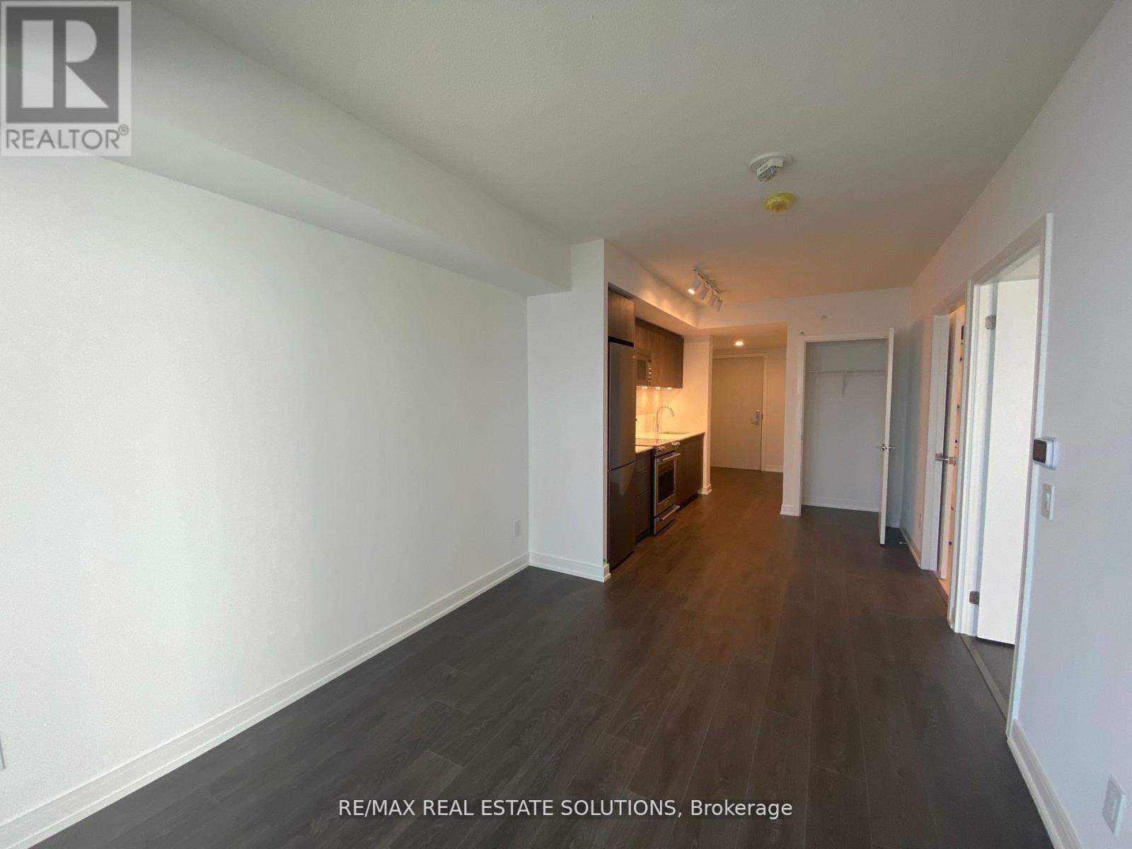 1611 - 30 Samuel Wood Way, Toronto, Ontario  M9B 0C9 - Photo 6 - W12949936