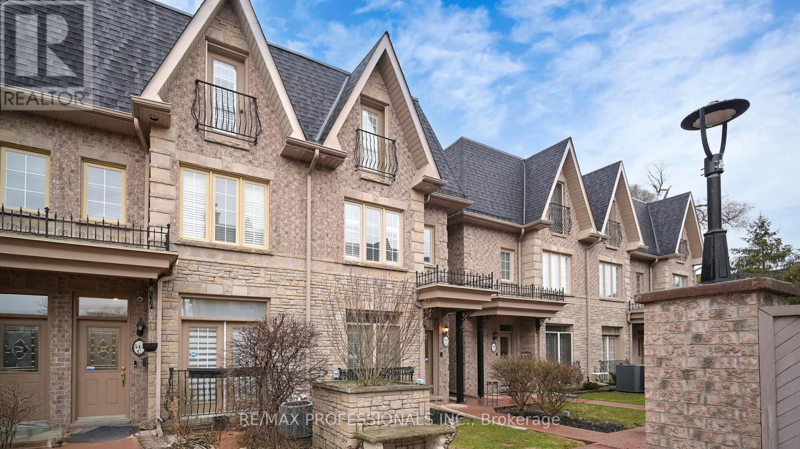 544D SCARLETT ROAD, Toronto, Ontario