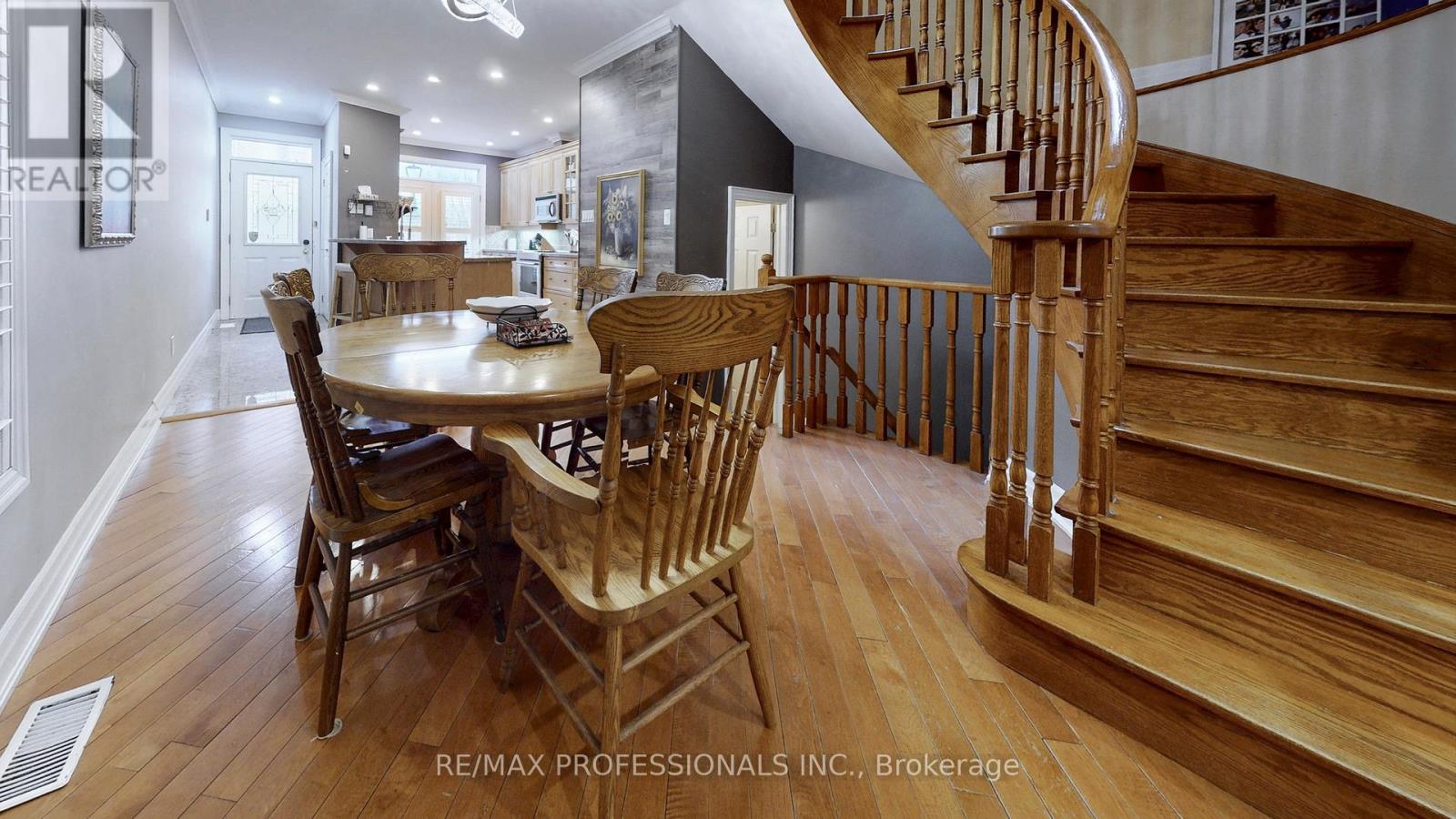 544d Scarlett Road, Toronto, Ontario  M9P 2S2 - Photo 11 - W12949940