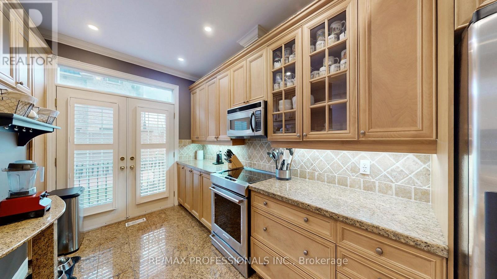 544d Scarlett Road, Toronto, Ontario  M9P 2S2 - Photo 15 - W12949940