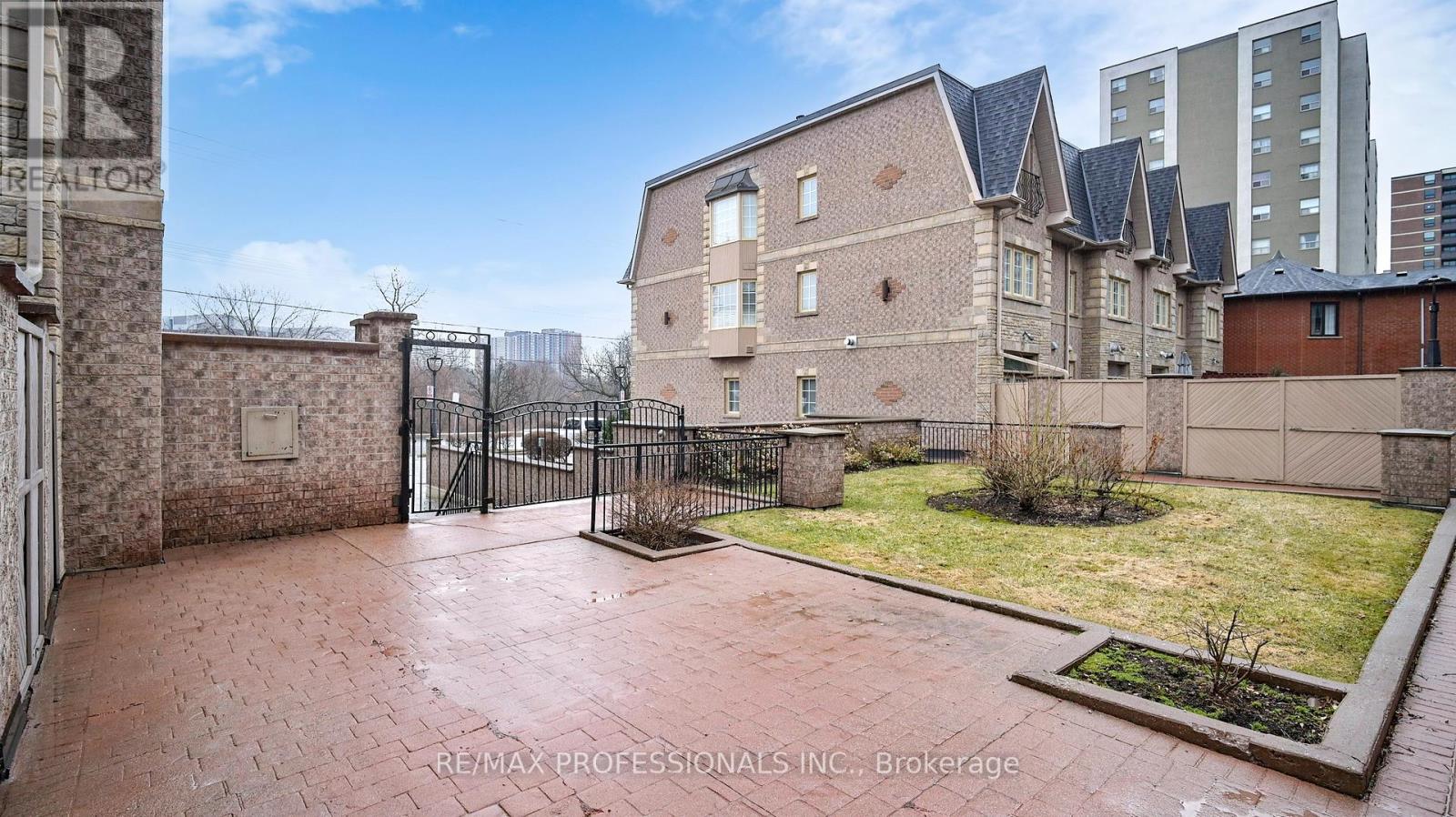 544d Scarlett Road, Toronto, Ontario  M9P 2S2 - Photo 2 - W12949940