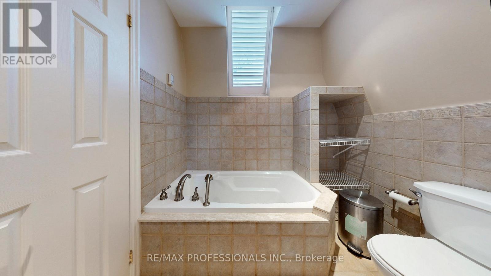 544d Scarlett Road, Toronto, Ontario  M9P 2S2 - Photo 31 - W12949940