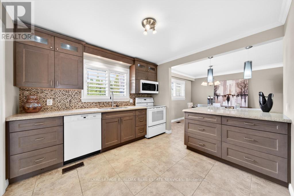 2205 Joyce Street, Burlington, Ontario  L7R 2B6 - Photo 17 - W12949972