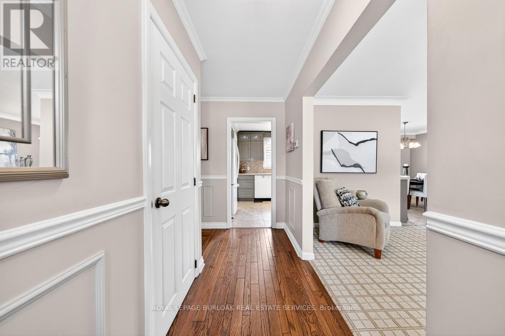 2205 Joyce Street, Burlington, Ontario  L7R 2B6 - Photo 4 - W12949972