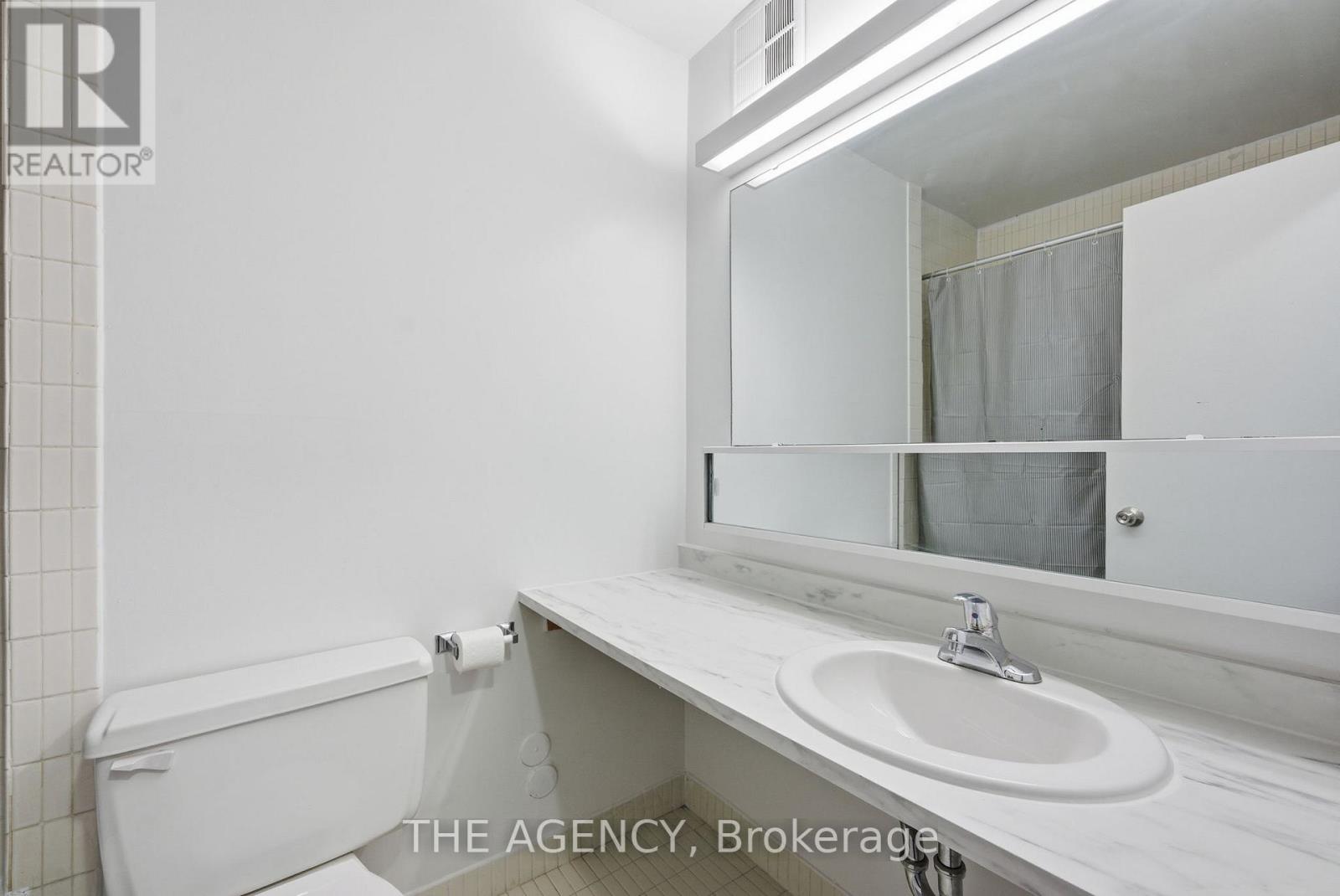 1302b - 2360 Dundas Street W, Toronto, Ontario  M6P 4B2 - Photo 3 - W12949976