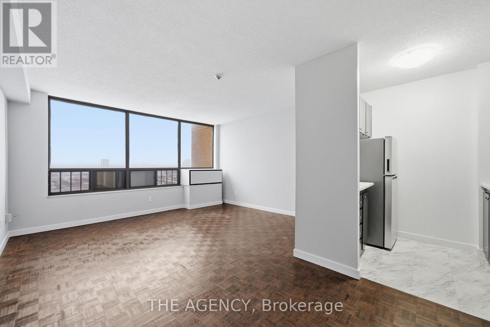 1913b - 2360 Dundas Street W, Toronto, Ontario  M6P 4B2 - Photo 4 - W12950002