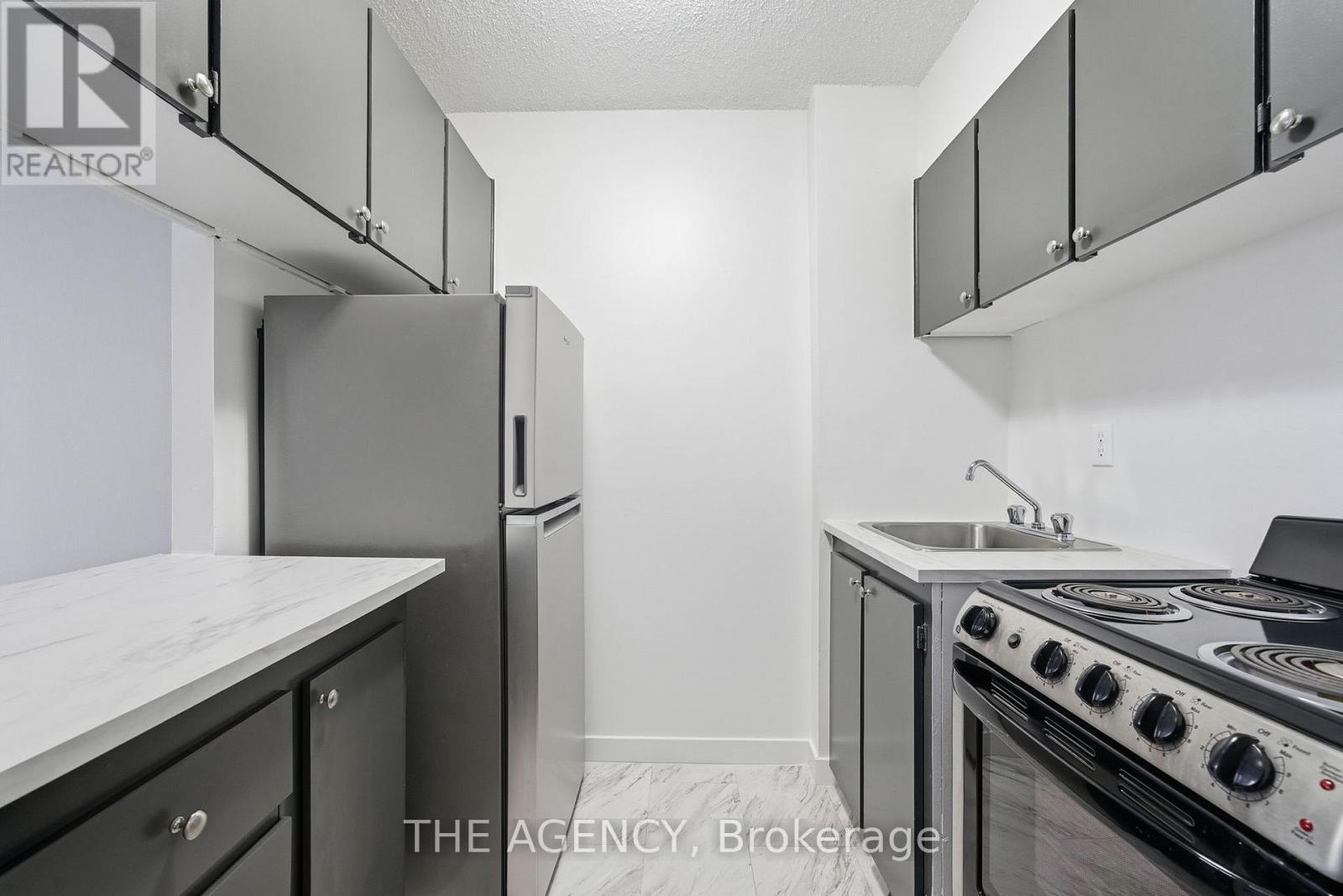 1913b - 2360 Dundas Street W, Toronto, Ontario  M6P 4B2 - Photo 7 - W12950002