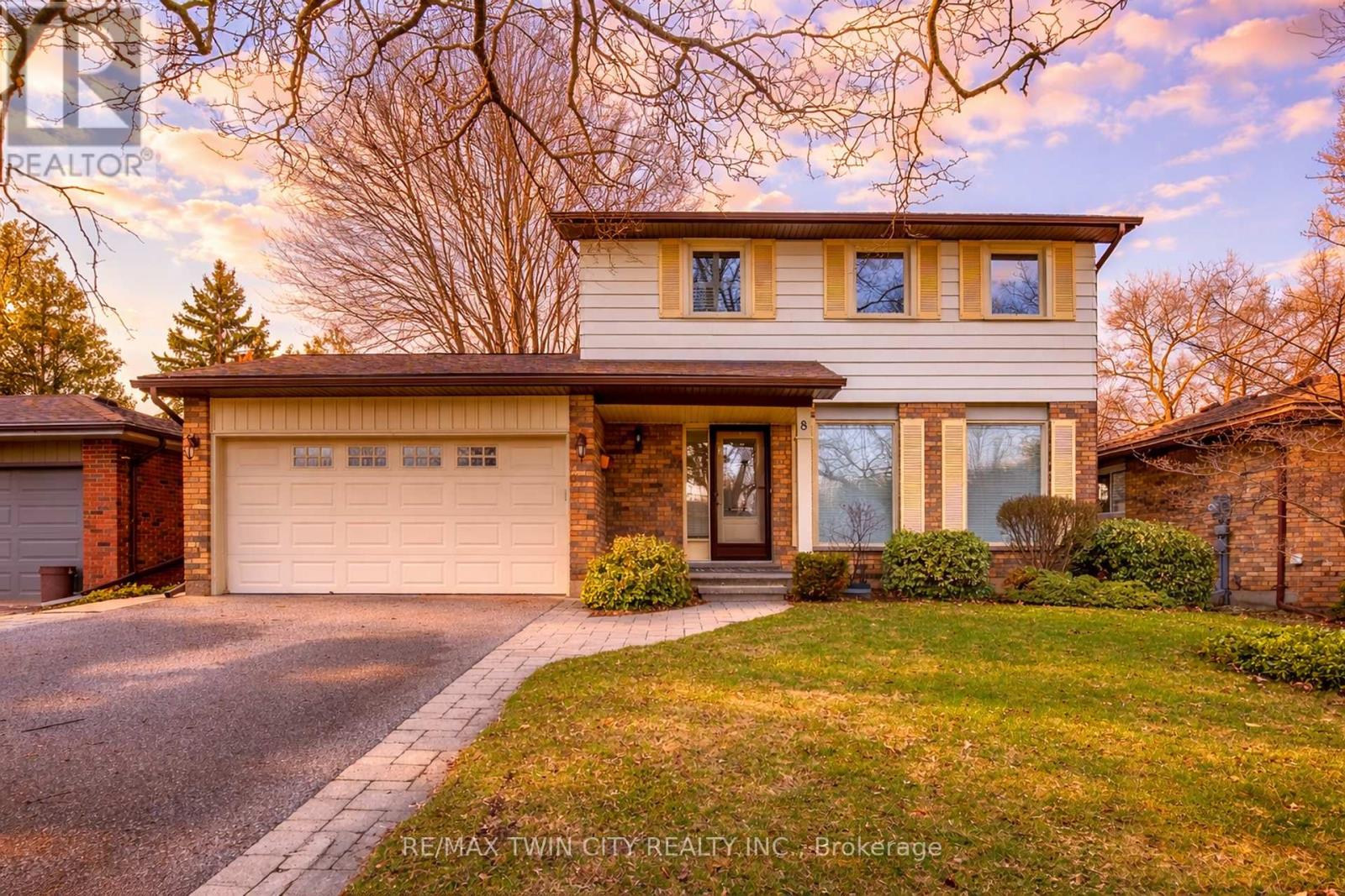 8 WILDFLOWER LANE, Brantford, Ontario