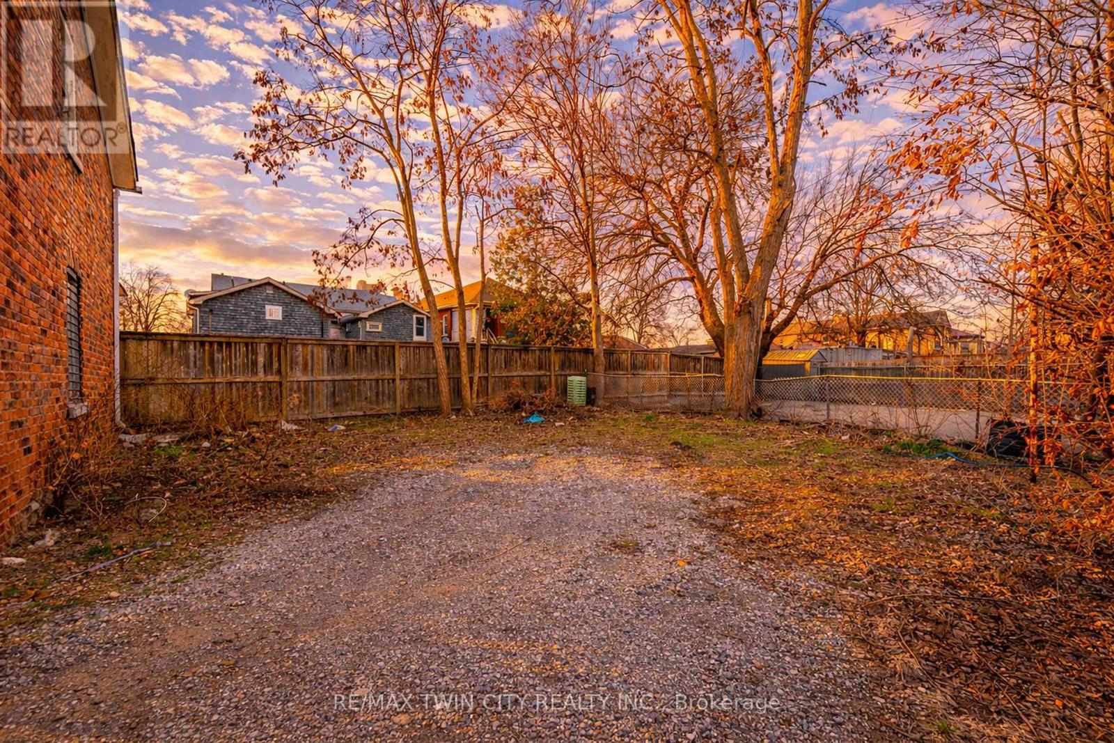 38 Nelson Street, Brantford, Ontario  N3T 2M8 - Photo 32 - X12793414