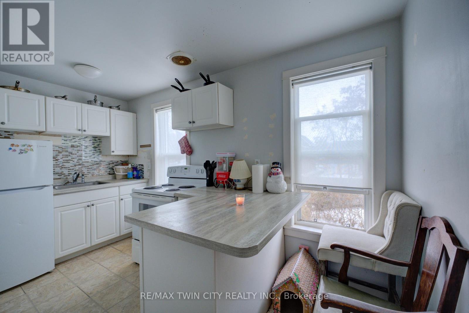 38 Nelson Street, Brantford, Ontario  N3T 2M8 - Photo 7 - X12793414