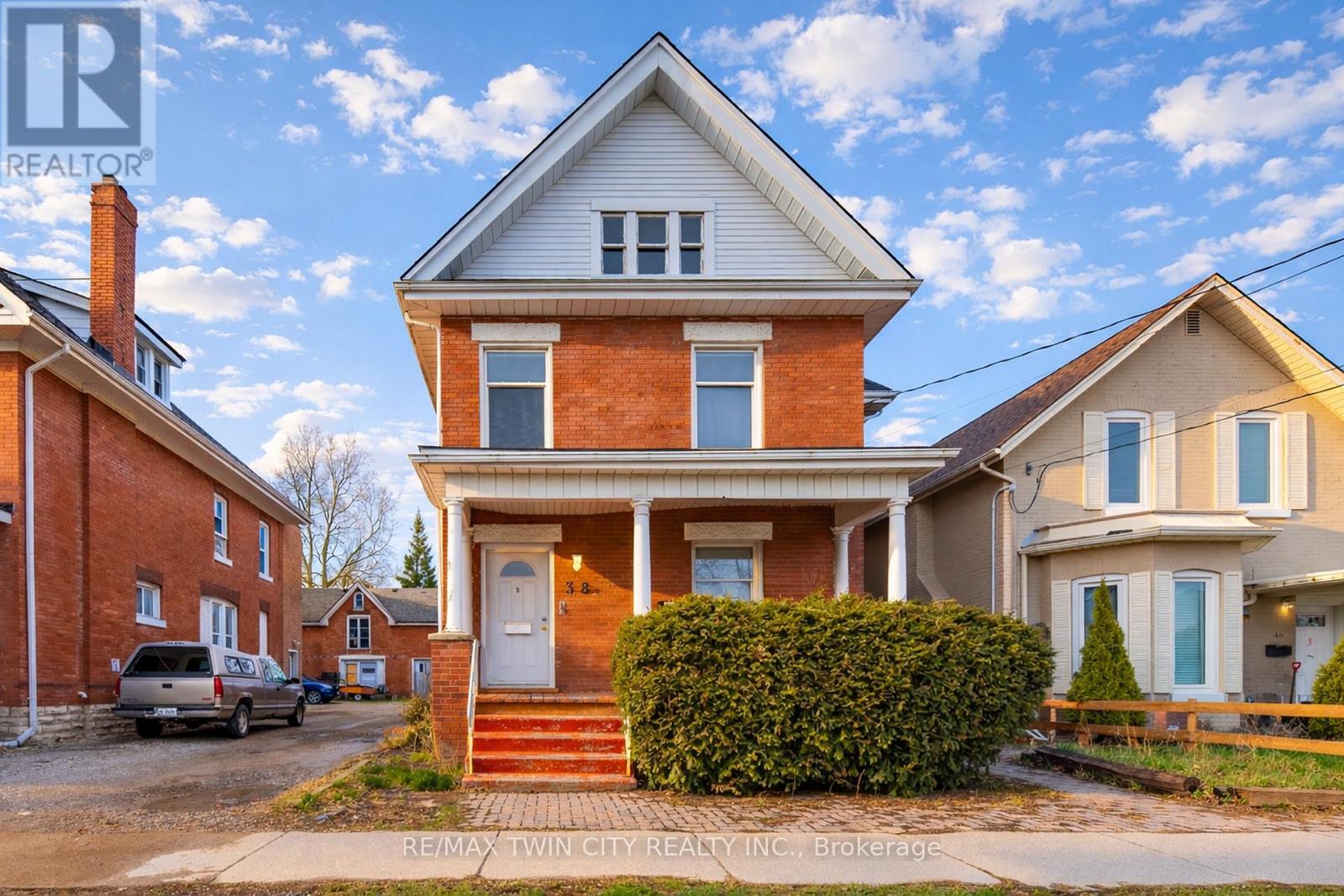 38 NELSON STREET, Brantford, Ontario