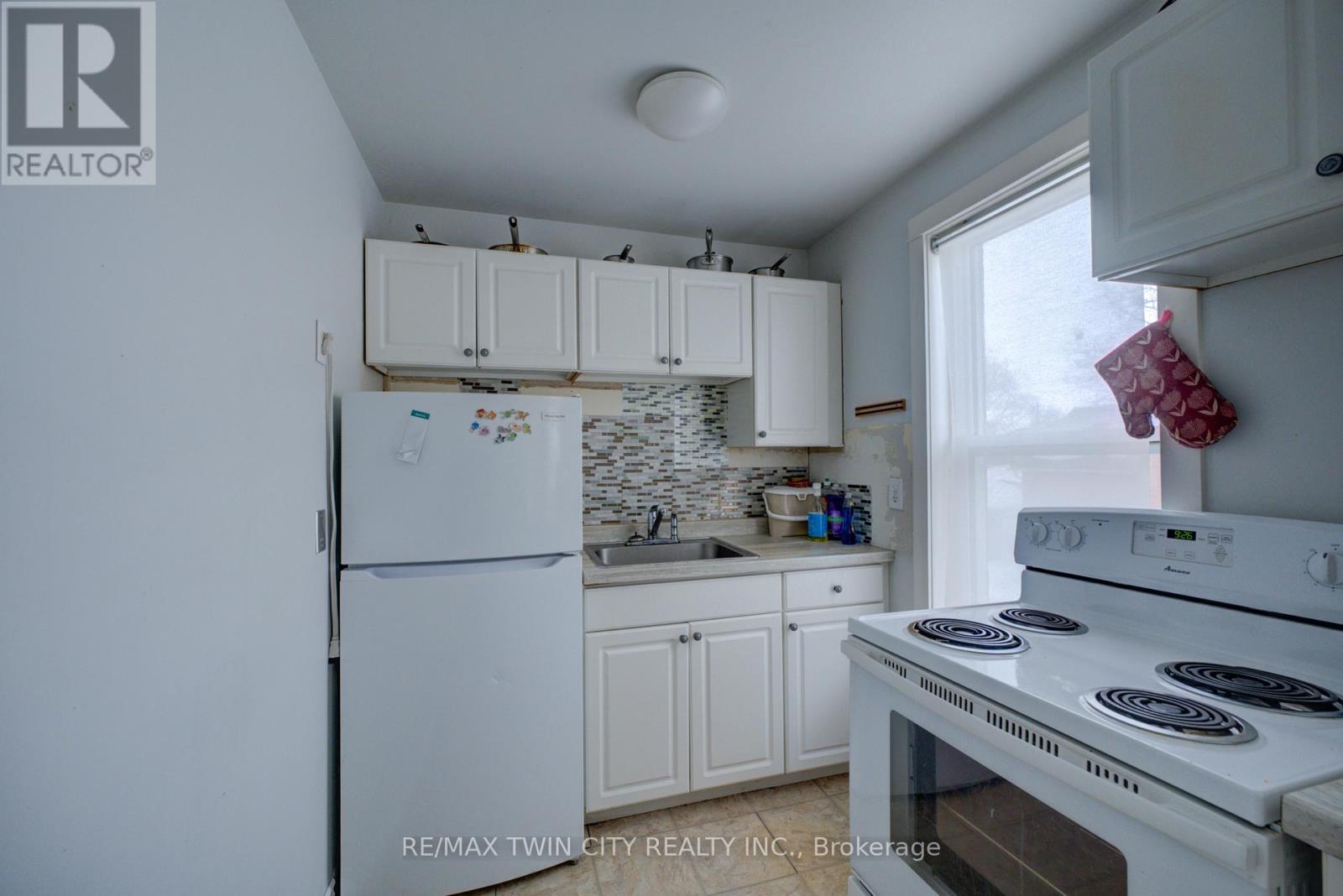 38 Nelson Street, Brantford, Ontario  N3T 2M8 - Photo 8 - X12793414