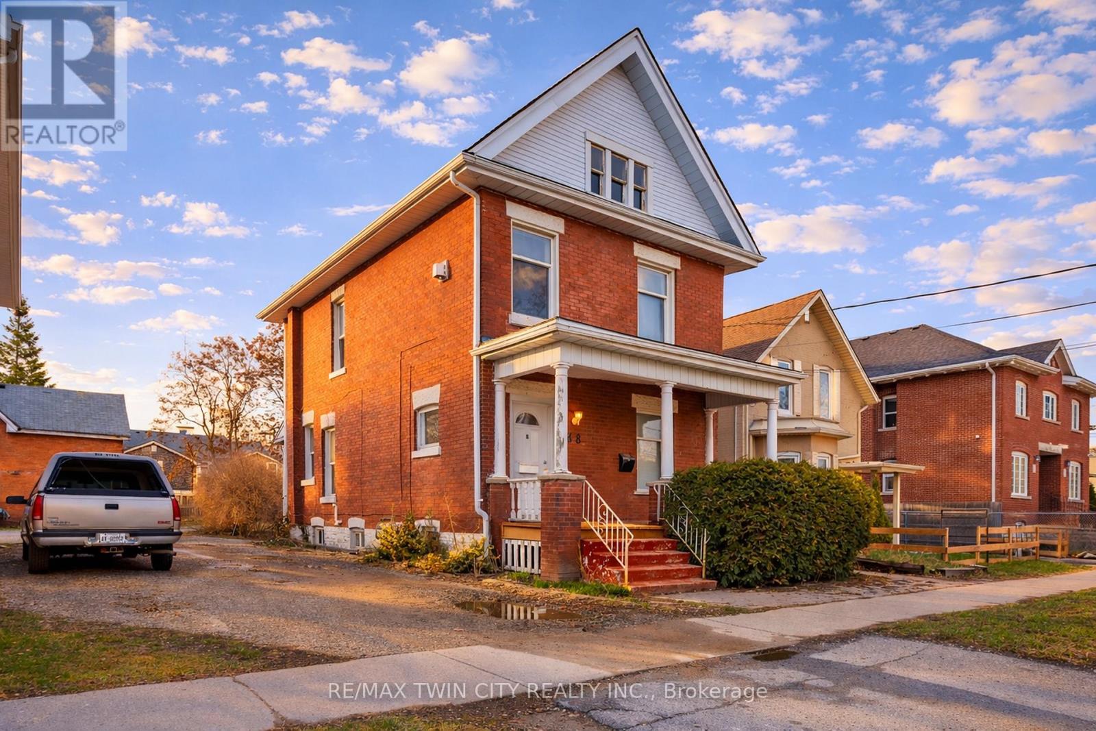 38 Nelson Street, Brantford, Ontario  N3T 2M8 - Photo 4 - X12793414