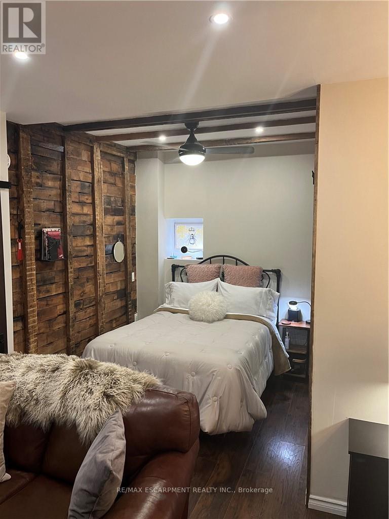 B - 56 King Street W, Hamilton, Ontario  L9H 1T8 - Photo 8 - X12949970