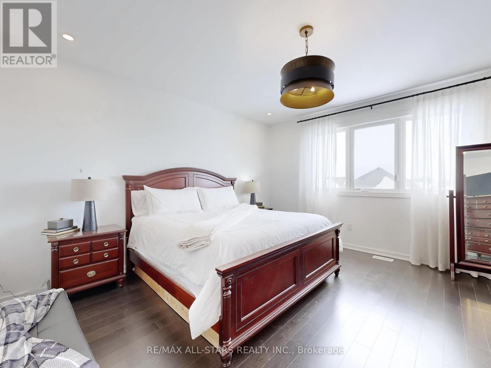 98 Church Street, Georgina, Ontario  L4P 1J5 - Photo 15 - N12943246