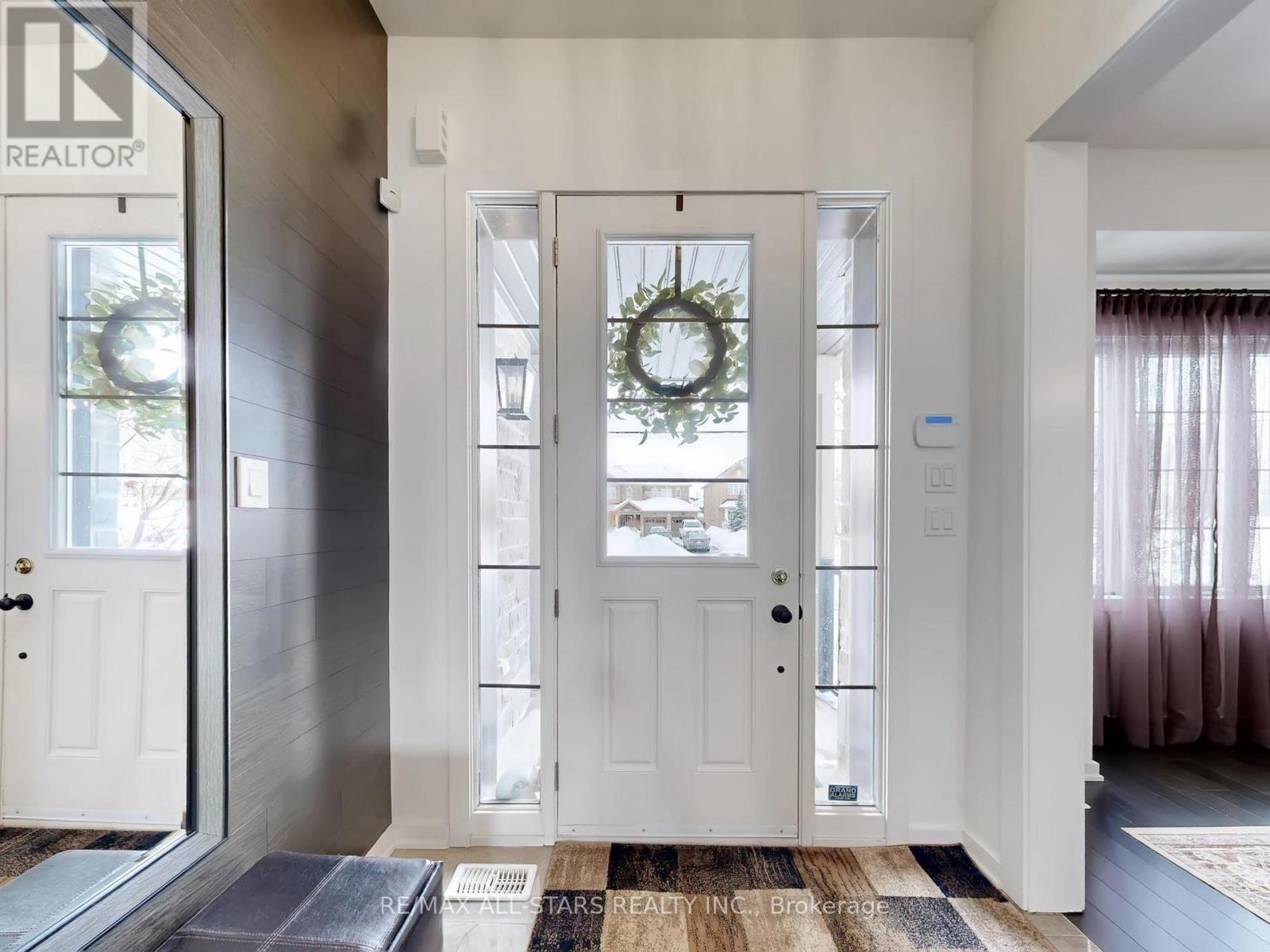 98 Church Street, Georgina, Ontario  L4P 1J5 - Photo 4 - N12943246