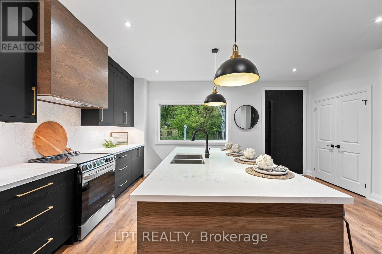 168 Berczy Street, Barrie, Ontario  L4M 3R6 - Photo 8 - S12728452