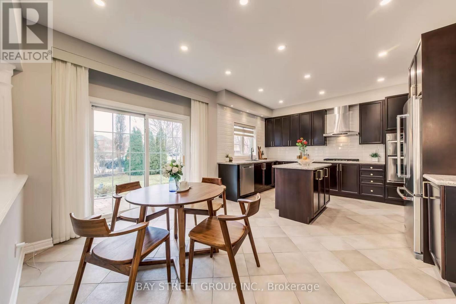 1087 Kestell Boulevard, Oakville, Ontario  L6H 7M5 - Photo 20 - W12921266