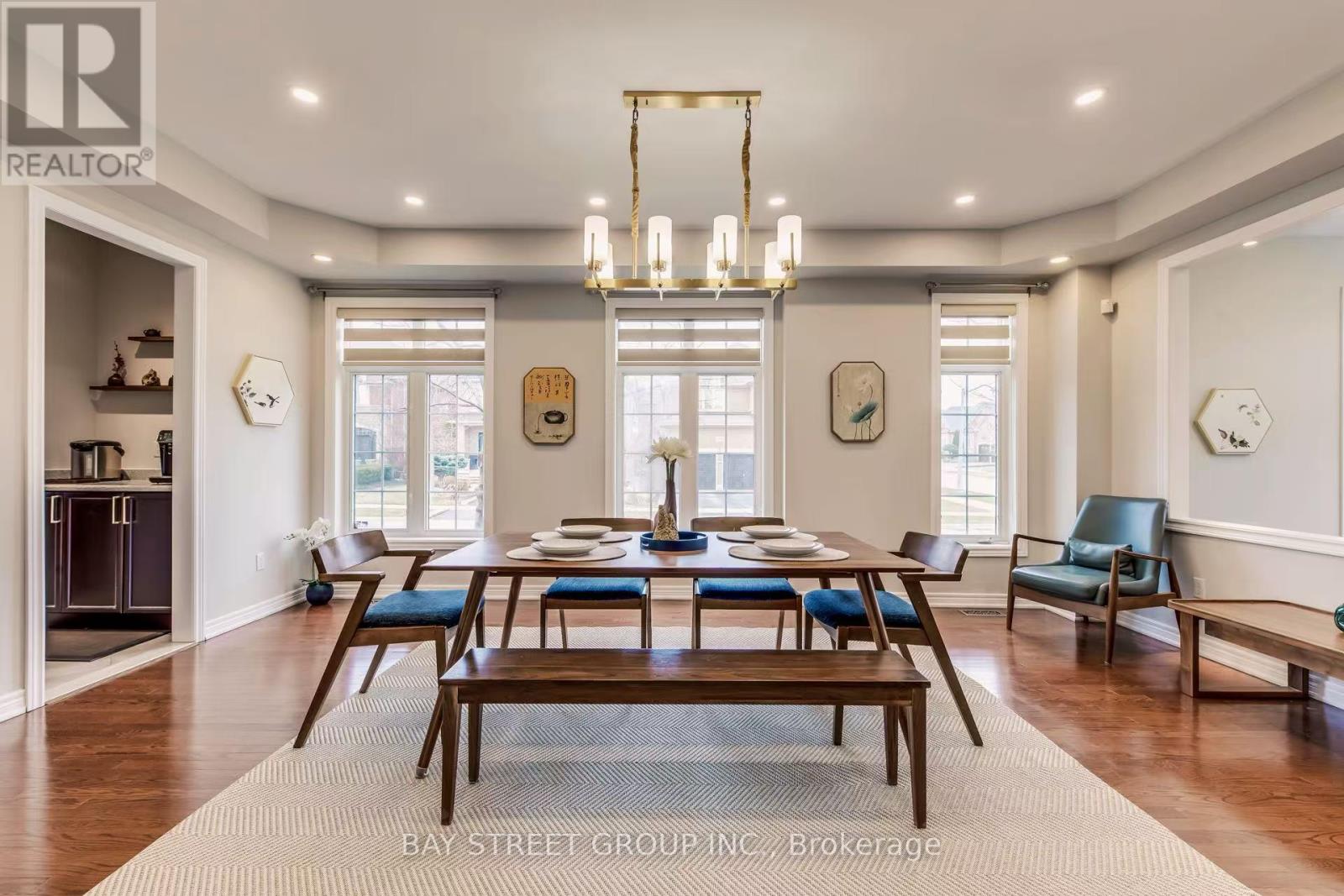 1087 Kestell Boulevard, Oakville, Ontario  L6H 7M5 - Photo 13 - W12921266