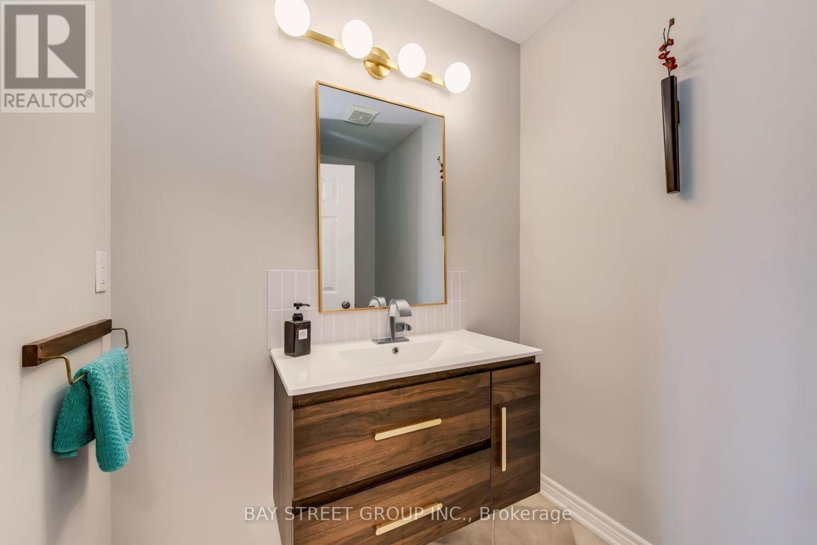 1087 Kestell Boulevard, Oakville, Ontario  L6H 7M5 - Photo 24 - W12921266