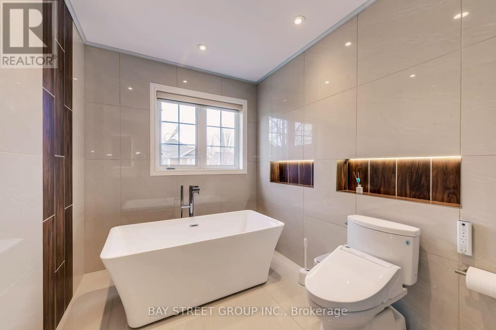 1087 Kestell Boulevard, Oakville, Ontario  L6H 7M5 - Photo 32 - W12921266