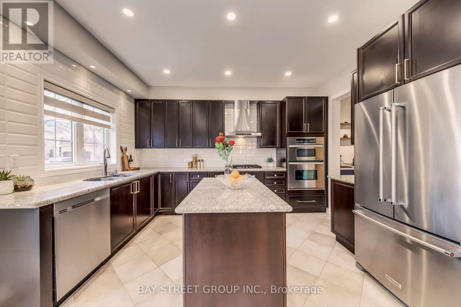 1087 Kestell Boulevard, Oakville, Ontario  L6H 7M5 - Photo 21 - W12921266