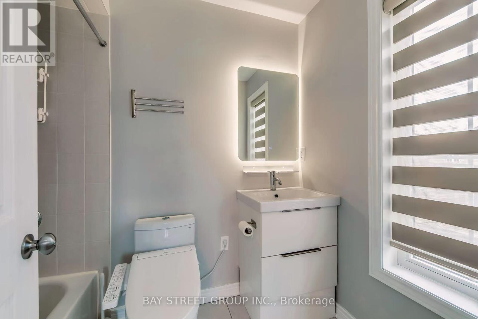 1087 Kestell Boulevard, Oakville, Ontario  L6H 7M5 - Photo 38 - W12921266