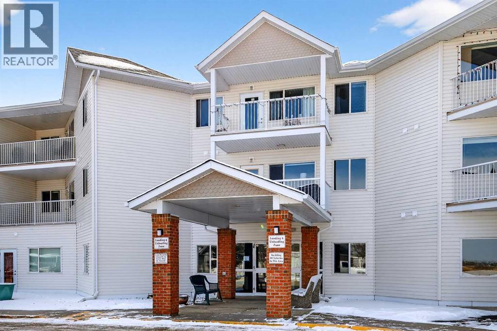 311, 3 Parklane Way, Strathmore, Alberta