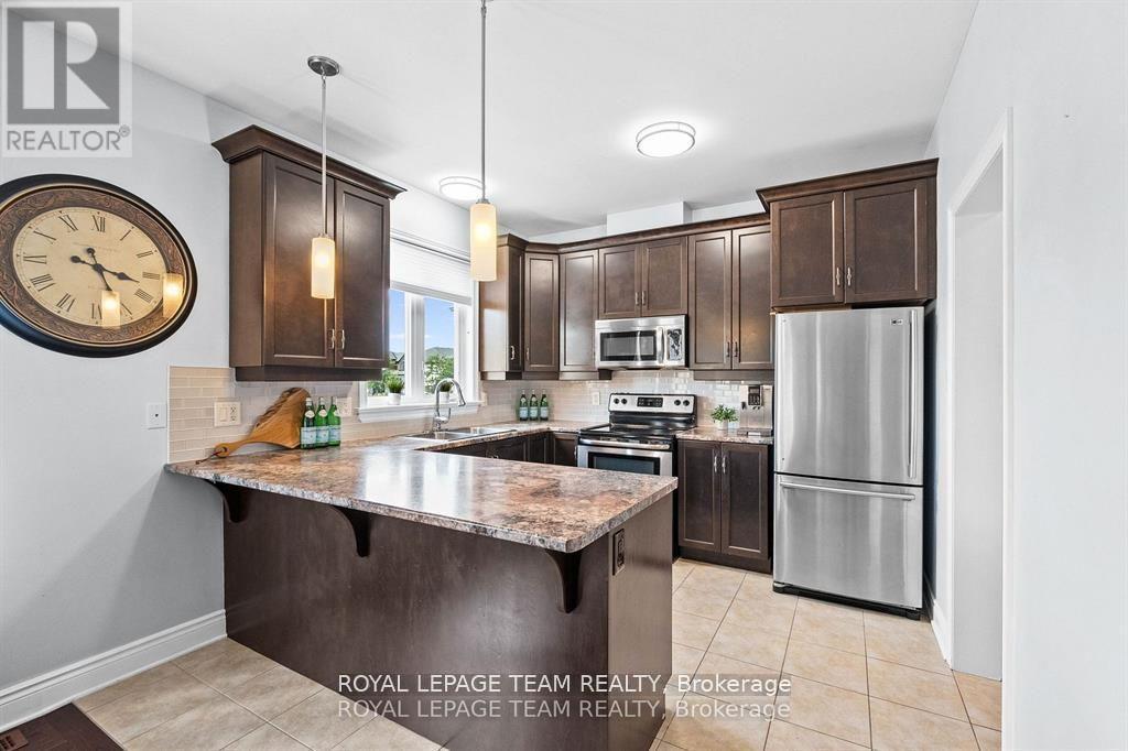 221 Santiago Street, Carleton Place, Ontario  K7C 0C7 - Photo 11 - X12716152