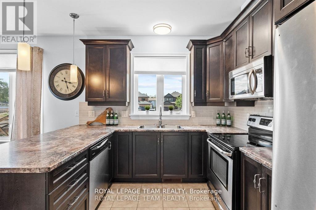 221 Santiago Street, Carleton Place, Ontario  K7C 0C7 - Photo 10 - X12716152