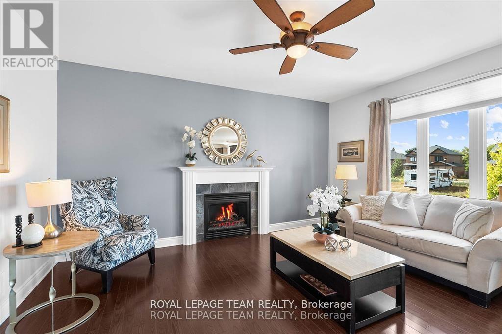 221 Santiago Street, Carleton Place, Ontario  K7C 0C7 - Photo 6 - X12716152