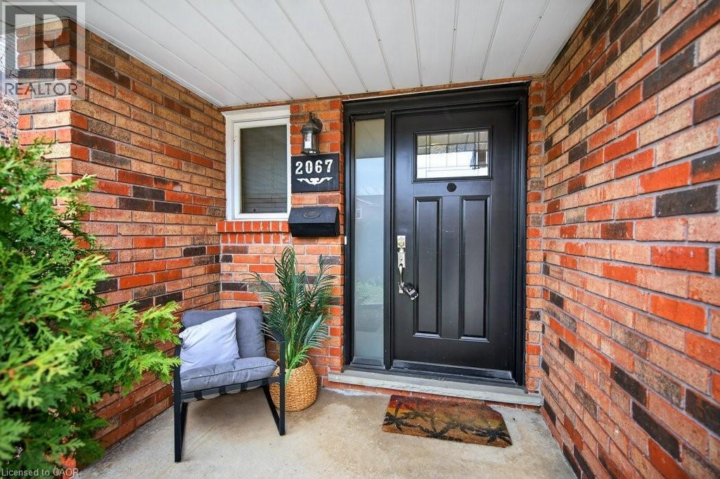 2067 Chrisdon Road, Burlington, Ontario  L7M 3W9 - Photo 3 - 40816854