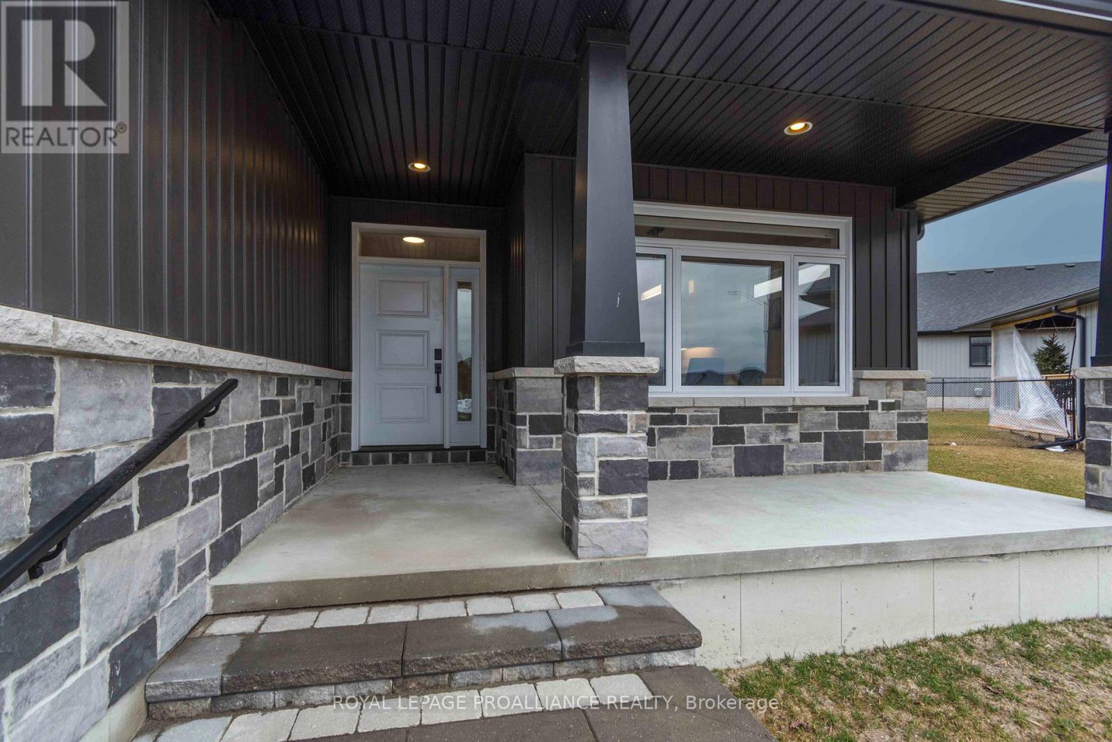 5 Schmidt Way, Quinte West, Ontario  K8V 0L5 - Photo 2 - X12950054