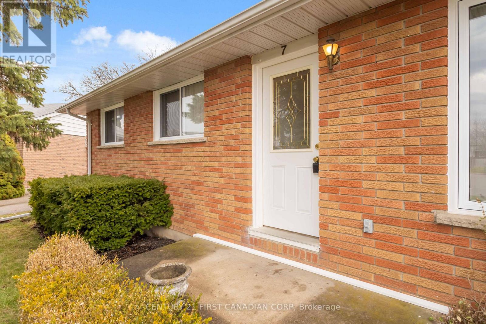 7 Howard Place, St. Thomas, Ontario  N5R 1E8 - Photo 5 - X12950110