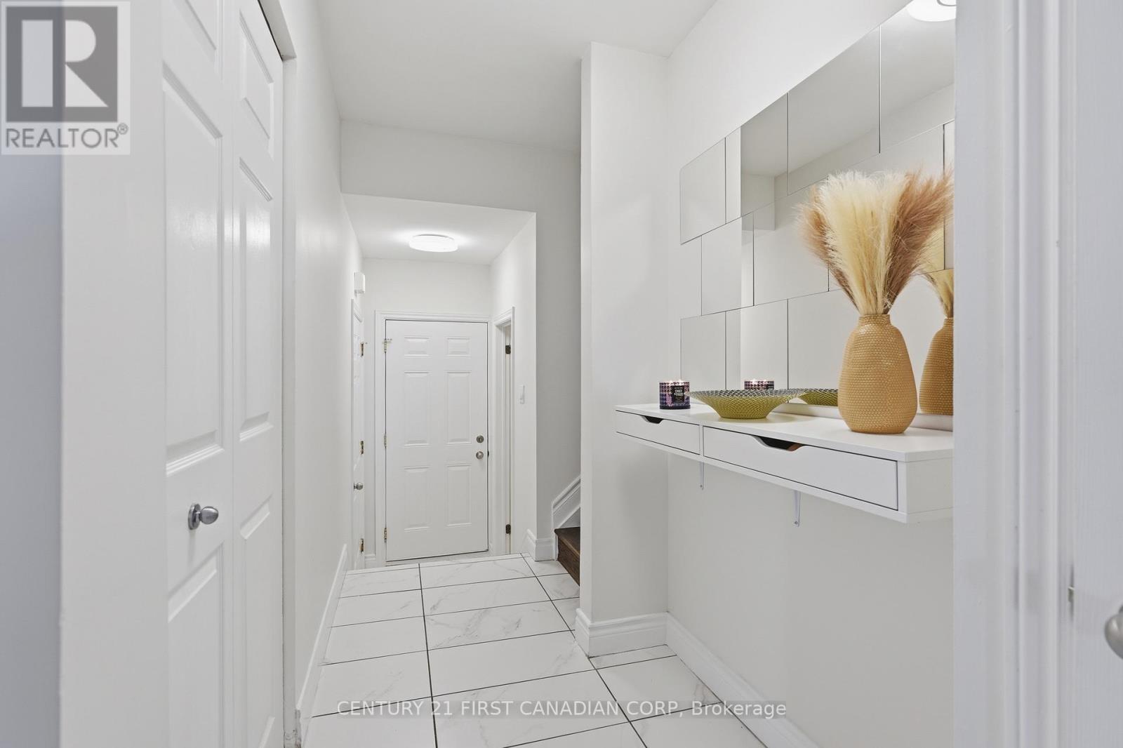 1 - 147 Deveron Crescent, London South, Ontario  N5Z 4J7 - Photo 4 - X12950184