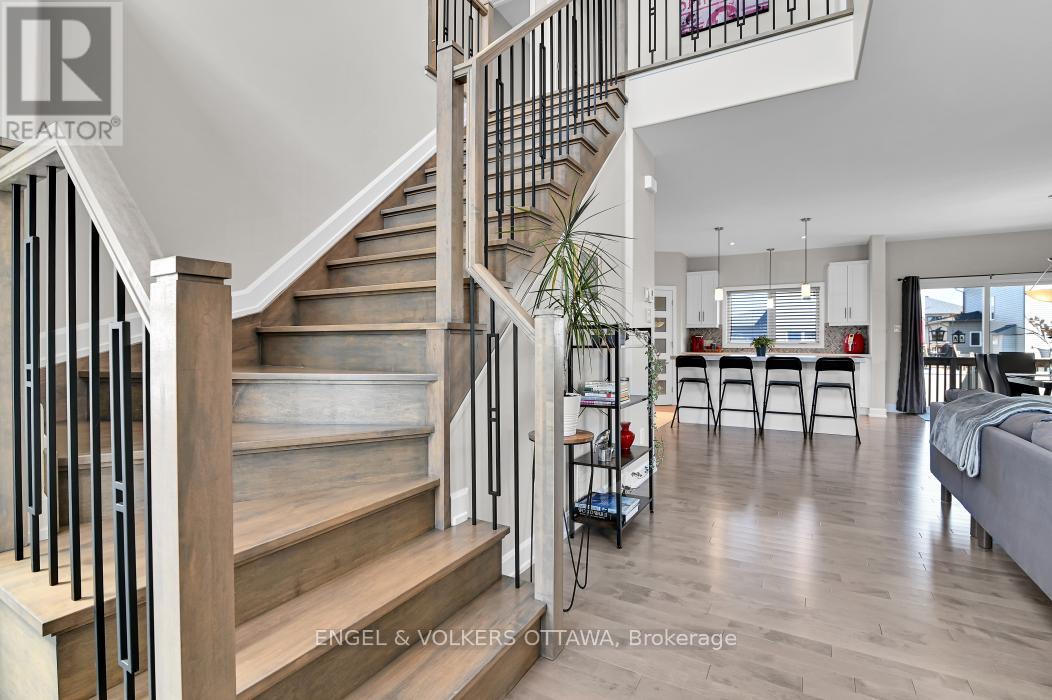 313 St Tropez Street, Russell, Ontario  K0A 1W0 - Photo 13 - X12950088