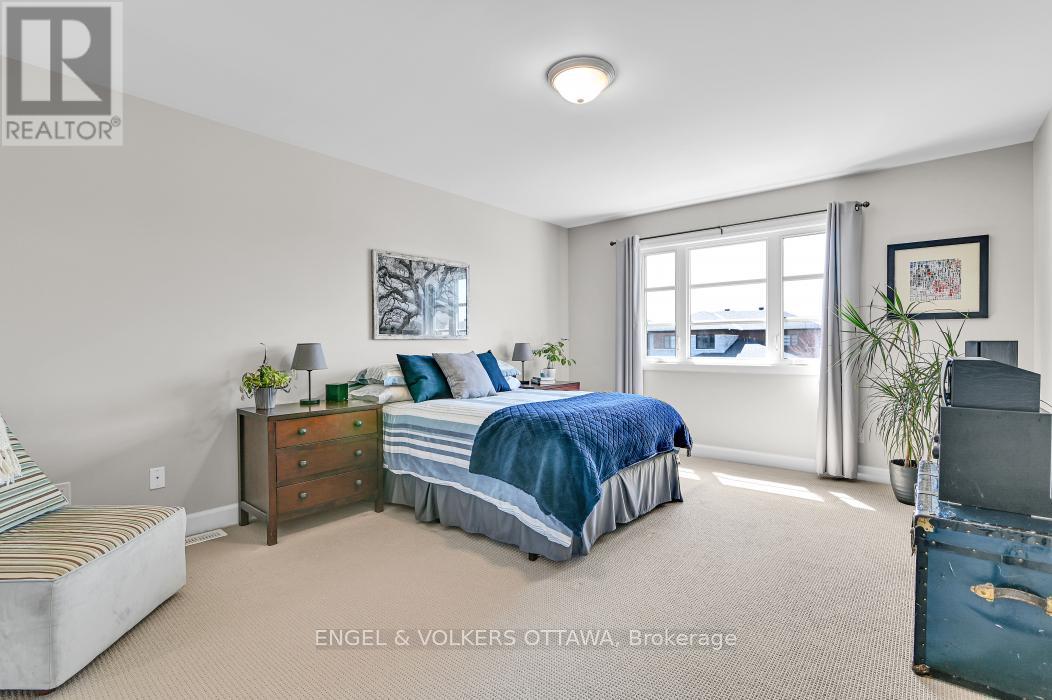 313 St Tropez Street, Russell, Ontario  K0A 1W0 - Photo 15 - X12950088