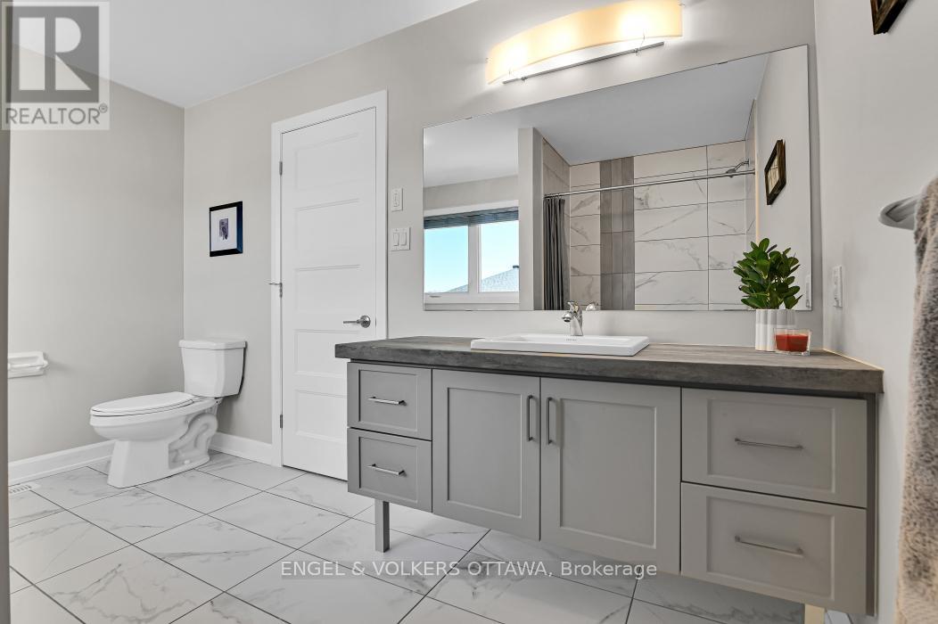 313 St Tropez Street, Russell, Ontario  K0A 1W0 - Photo 18 - X12950088