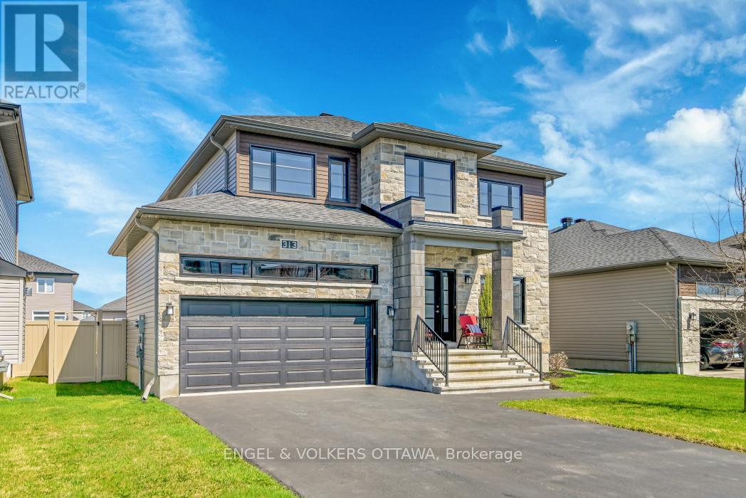 313 St Tropez Street, Russell, Ontario  K0A 1W0 - Photo 2 - X12950088