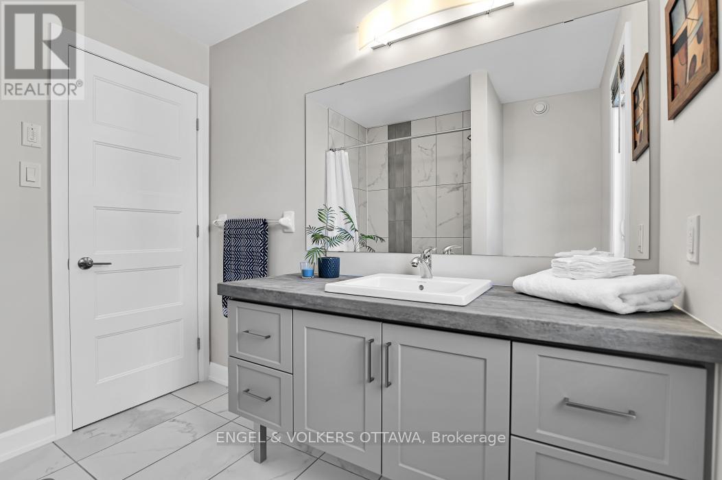 313 St Tropez Street, Russell, Ontario  K0A 1W0 - Photo 21 - X12950088