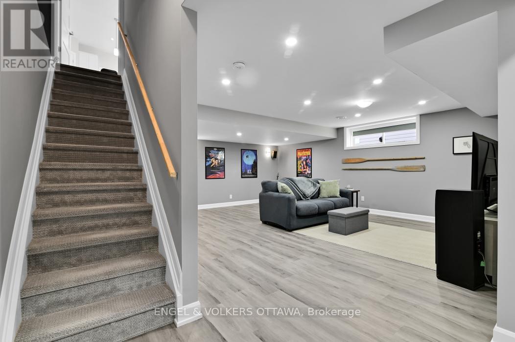 313 St Tropez Street, Russell, Ontario  K0A 1W0 - Photo 24 - X12950088