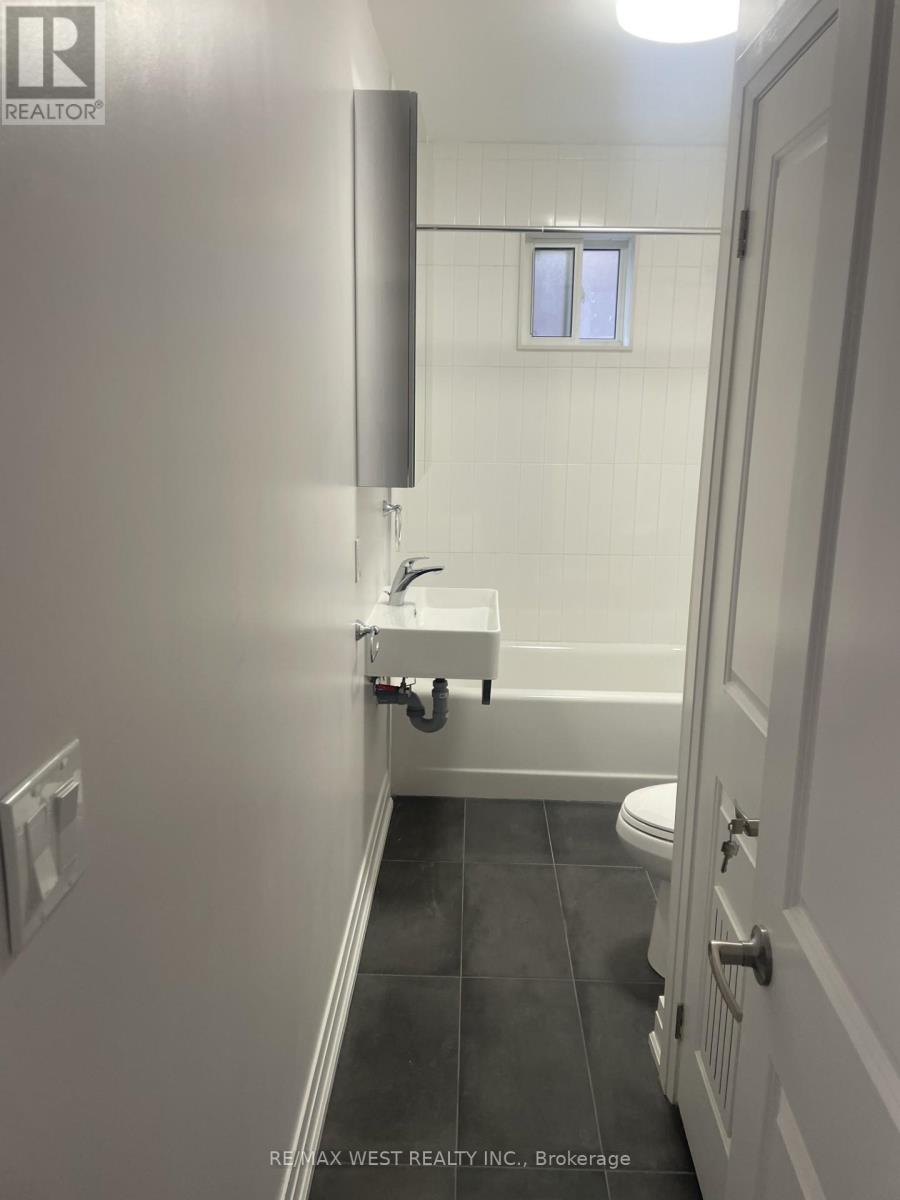 Second Floor - 57 Nassau Street, Toronto, Ontario  M5T 1M3 - Photo 12 - C12949578