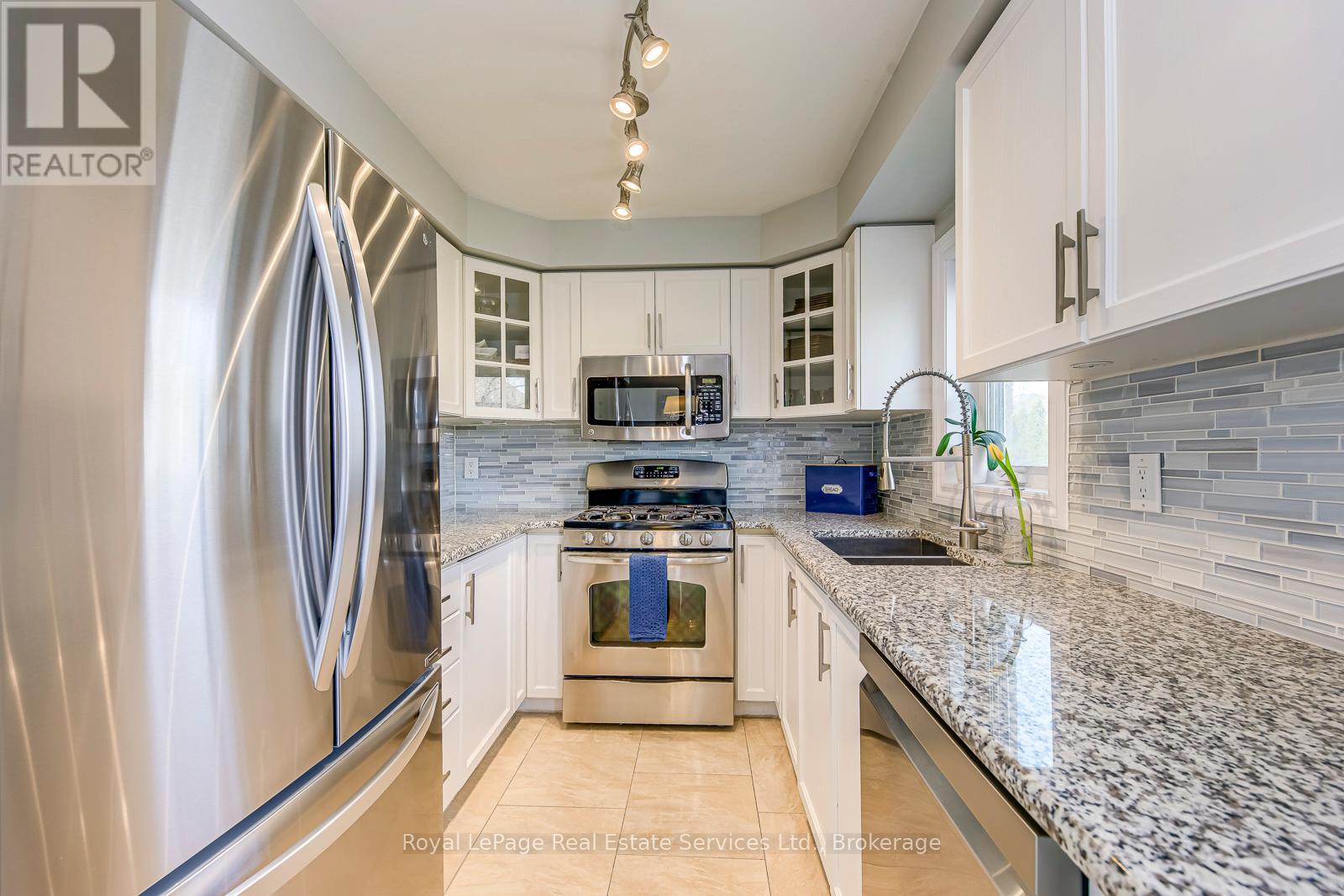 2268 Seton Crescent, Burlington, Ontario  L7L 6Y4 - Photo 14 - W12950082