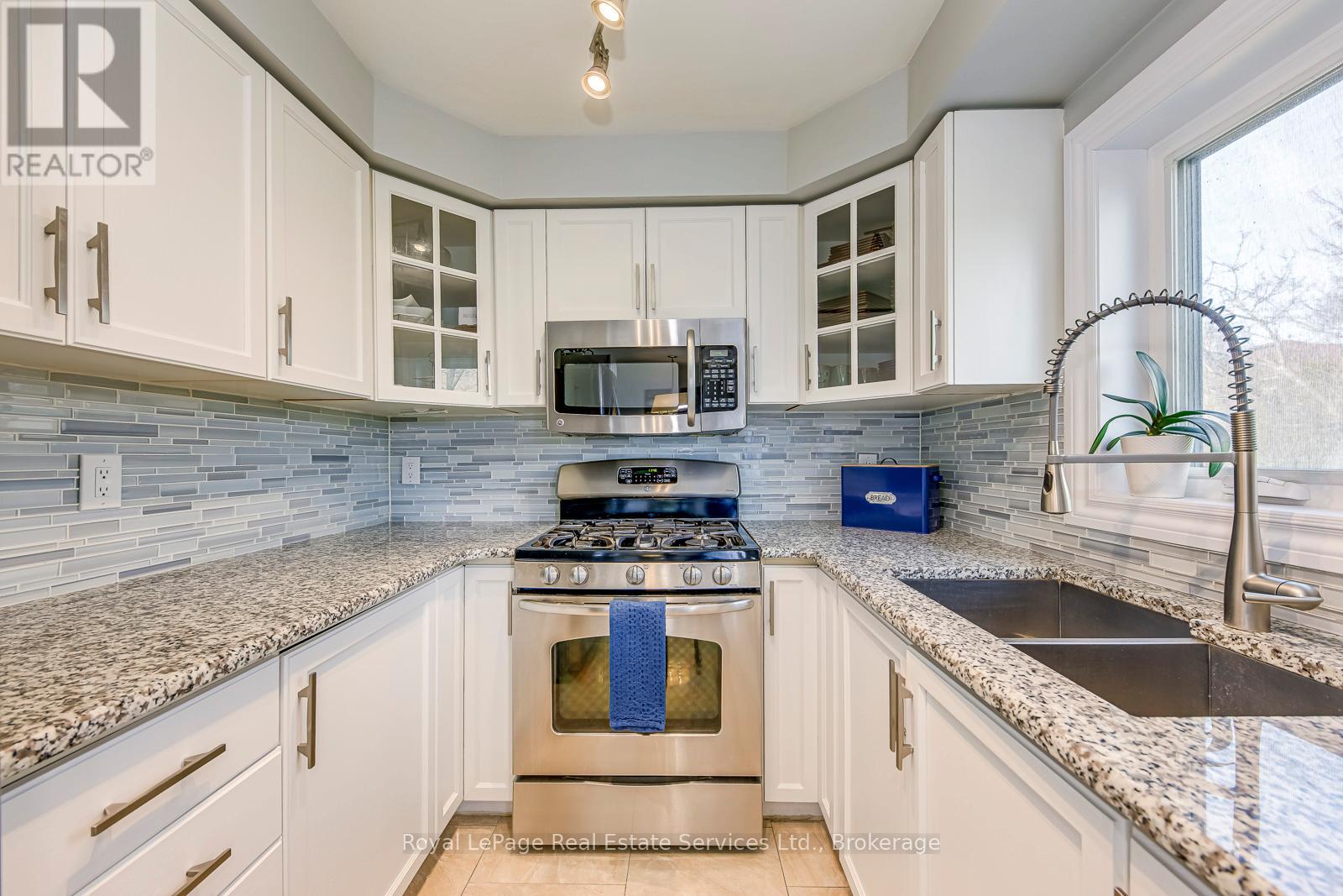 2268 Seton Crescent, Burlington, Ontario  L7L 6Y4 - Photo 15 - W12950082