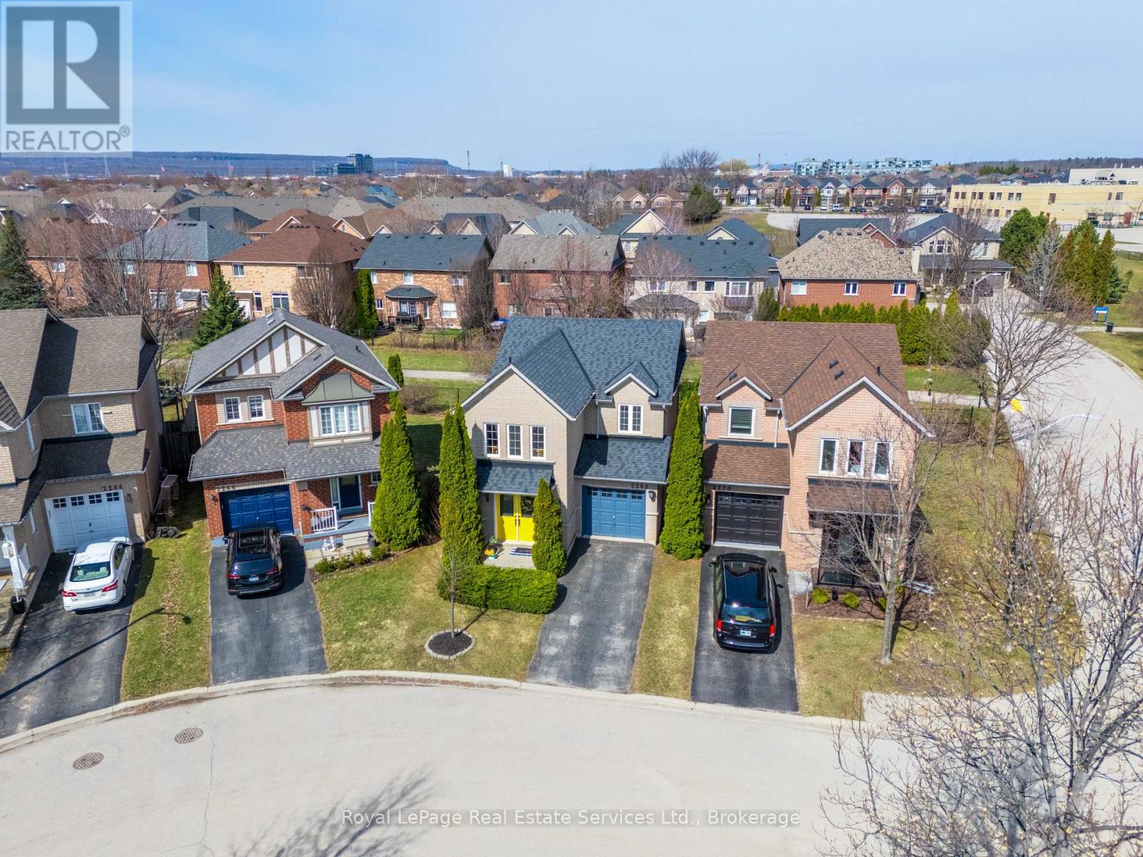 2268 Seton Crescent, Burlington, Ontario  L7L 6Y4 - Photo 2 - W12950082