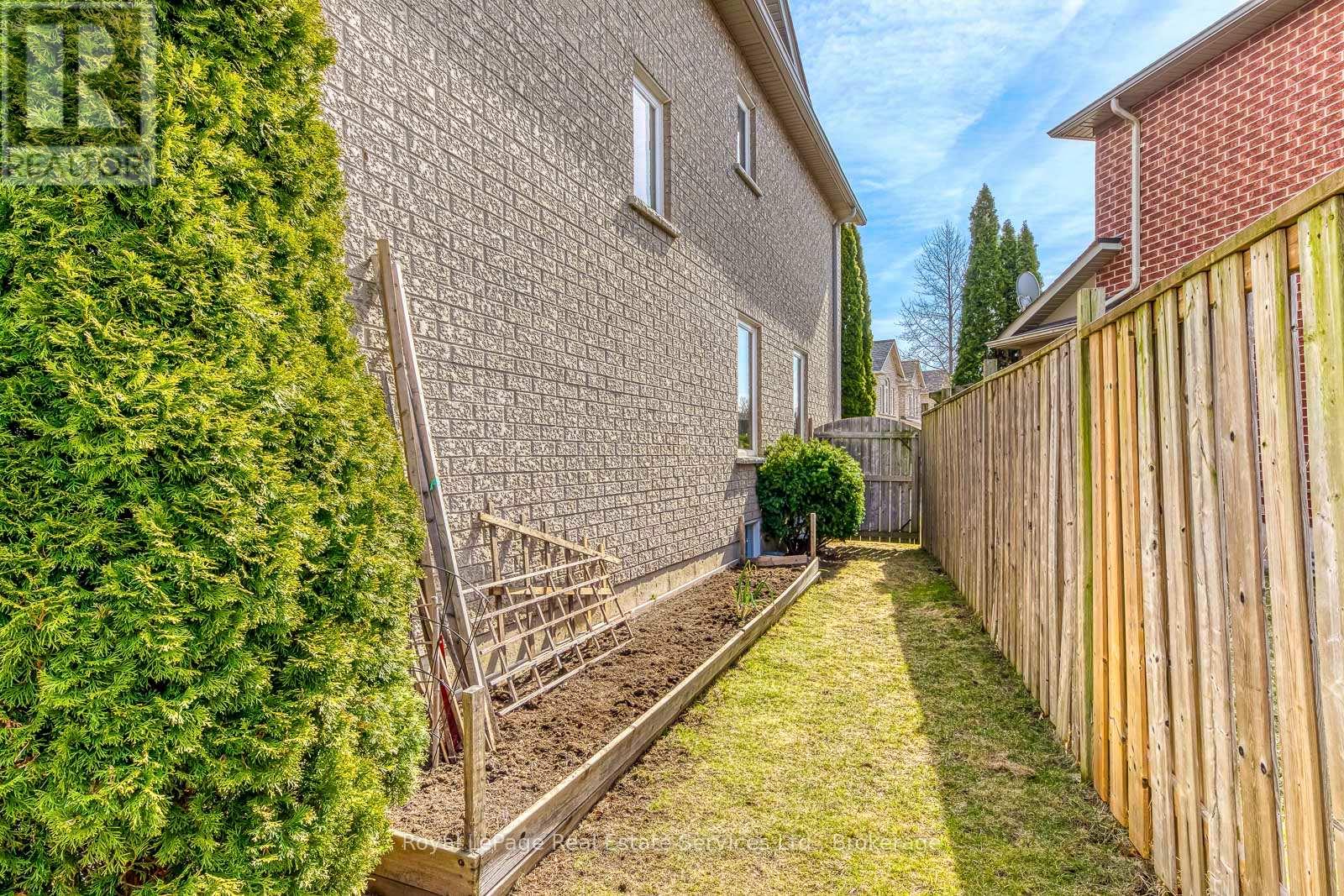 2268 Seton Crescent, Burlington, Ontario  L7L 6Y4 - Photo 41 - W12950082